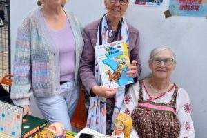 Le stand et les bénévoles de France Russie CEI Nantes